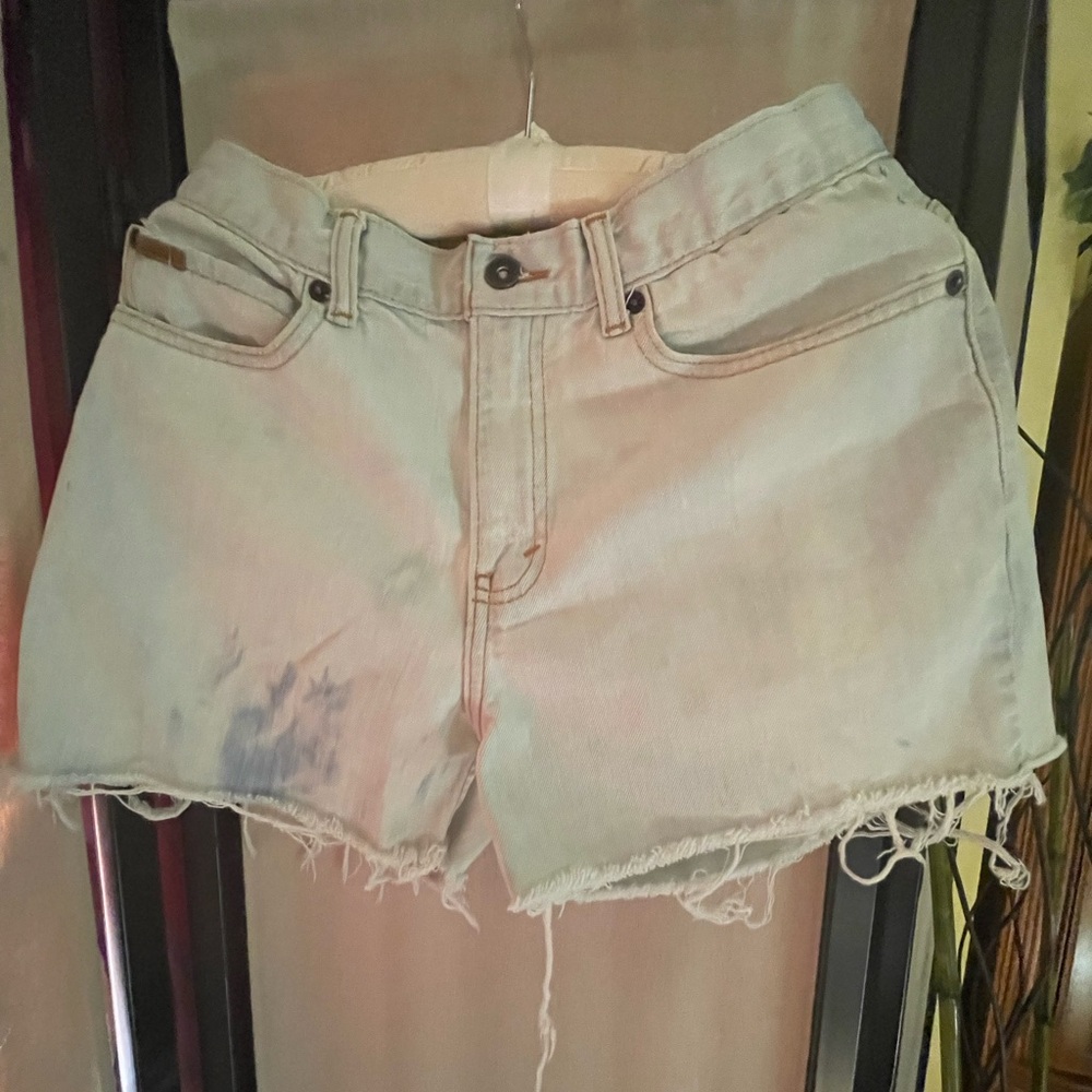 Eddie Bauer Size 8 Regular Faded Shorts with natural stretch & a raw hemline.
